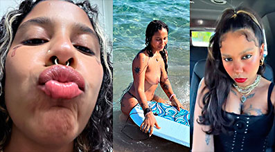 Rapera Dominicana Tokischa Mirándose Al Espejo Y Mostrando Sus Tetas